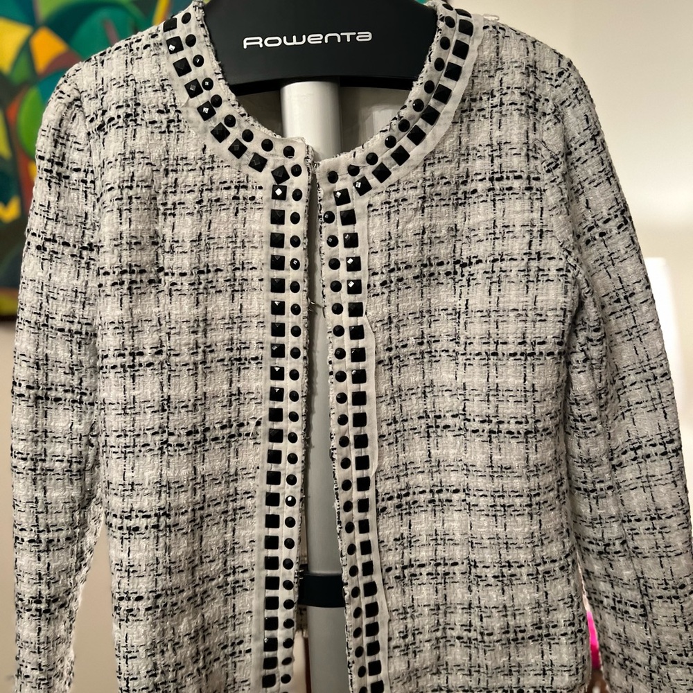 Classic and elegant blazer, Unused but , the lining inside opened a little.